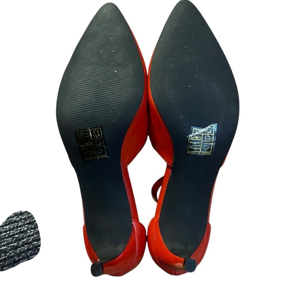 Intentionally Blank Red Patent Leather Pointy Toed Pumps Size 8 - Picture 5 of 5